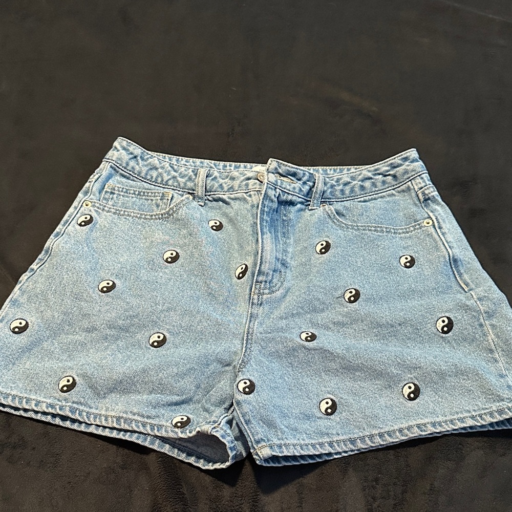 Forever 21 Light Blue Denim Yin Yang Embroidered Shorts
